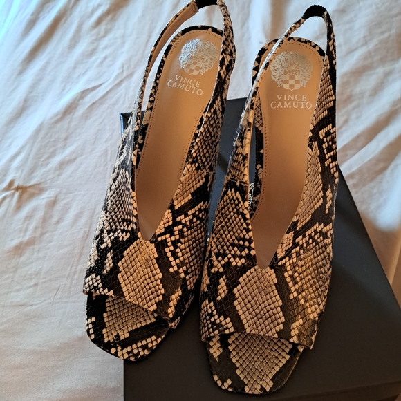 Vince Camuto, VC-Saisha Sling back, size 11M, color Black/Grey Snake Cruzeiro. - Picture 2 of 8